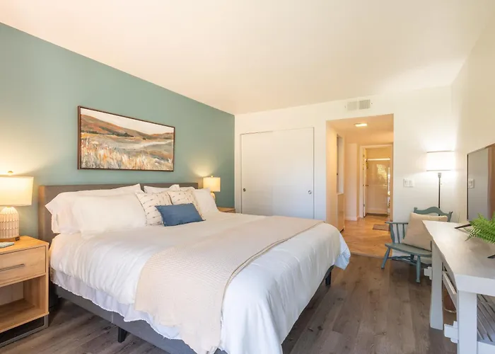 Cozy Retreat - Pool, Spa, Pickleball Apartment