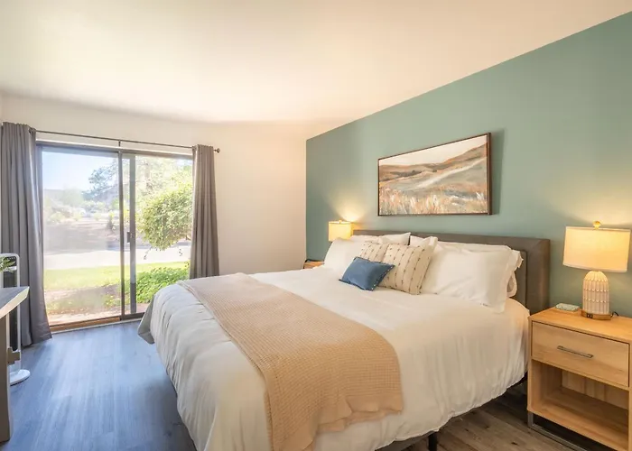 Apartment Cozy Retreat - Pool, Spa, Pickleball *